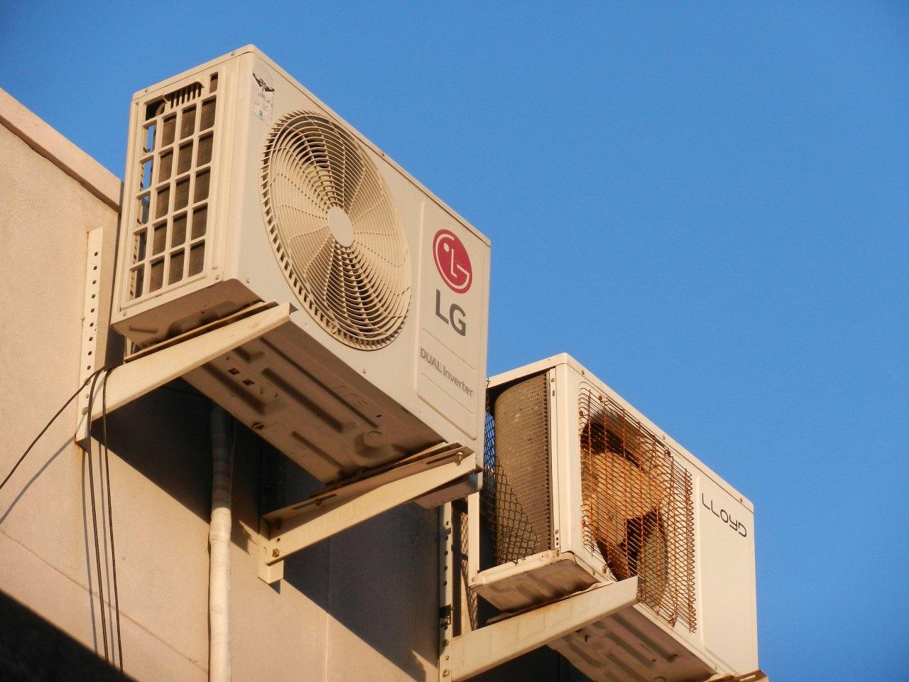 When Should I Replace My AC Unit? Cost, Age, and Efficiency Explained